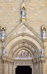 The architecture and the art of the city of Arezzo