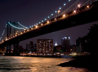 Fototapeta na wymiar Manhattan bridge over East river from Brooklyn side