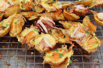 Fried seafood crispy with omelet is delicious