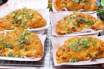 Fried clams crispy with omelet is delicious