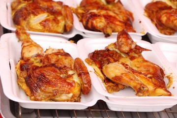 Grilled chicken is delicious in the market