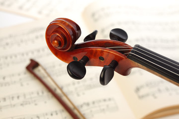 楽譜とヴァイオリン