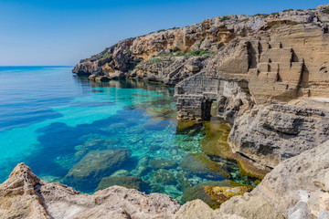 Fototapeta na wymiar Spiaggia Bue Marino a Favignana, Sicilia