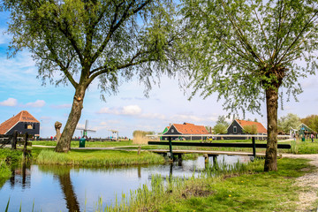 Windmühlen in Zaanse Schans in den Niederlanden in Europa