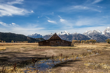 Fototapeta premium A barn on Mormon Row in Grand Teton National Park. In the background are the beautiful mountains of Wyoming, USA.