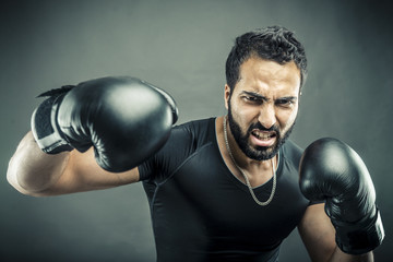 Plakat Angry bearded man in boxing gloves on isolated grey background
