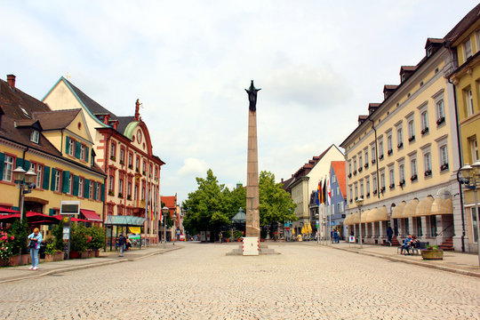 une place d'offenburg en allemagne