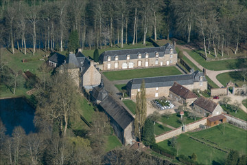 vue aérienne du château de La Motte Fouquet dans l'Orne en France
