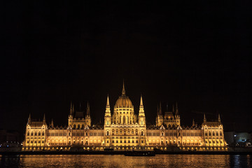 Fototapeta premium Hungarian Parliament (Orszaghaz) in Budapest, capital city of Hungary, taken during a dark night. The Parliament, of a gothic style, is the most iconic landmark of the city.