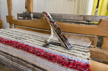 Shuttle on the antique loom and thread