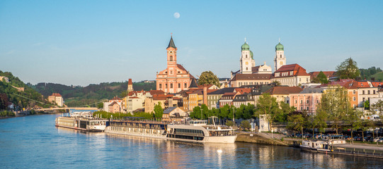 Fototapeta na wymiar Skyline von der Passauer Altstadt