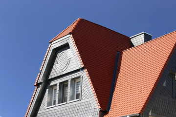 Fototapeta na wymiar Red tile roof with slate plates