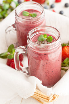 Berry mix chocolate potein smoothies