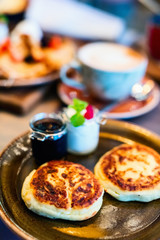 Breakfast with cottage cheese pancakes