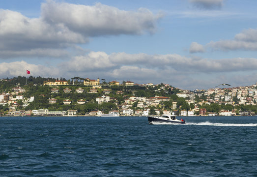 Power boat in Bosphorus