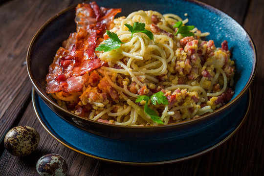 Closeup of spaghetti Carborana with becon, parsley and eggs