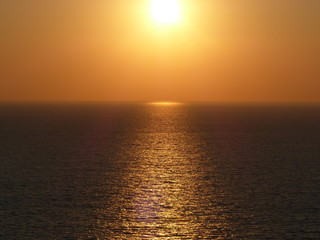 Fototapeta premium golden sunset over sea