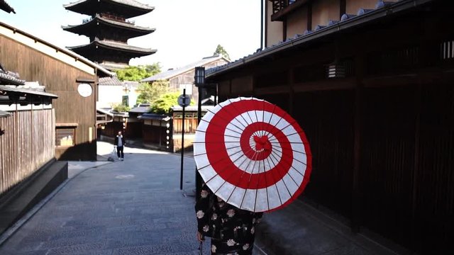 京都　和風イメージ　傘を持った女性