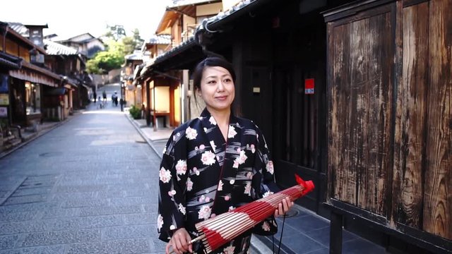 京都　着物の女性