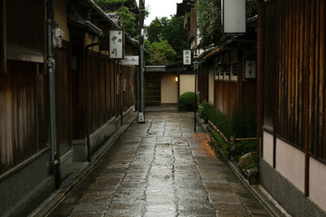 雨の日の京都石塀小路