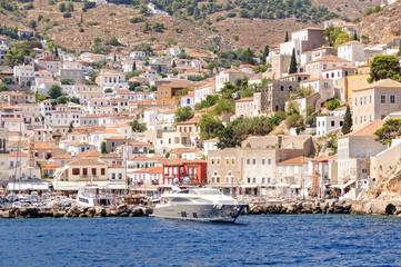 Fototapeta na wymiar Approaching Hydra - Saronic Islands