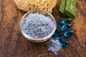 Blue clay mask with serum capsules