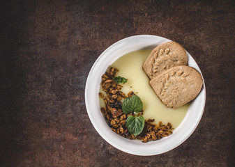 Vanilla pudding with homemade granola