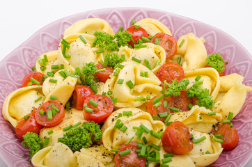Filled tortellini with herbs, tomatoes