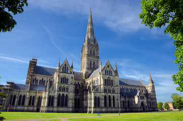 Salisbury Cathedral, In Spring Season, Salisbury, England - obrazy, fototapety, plakaty