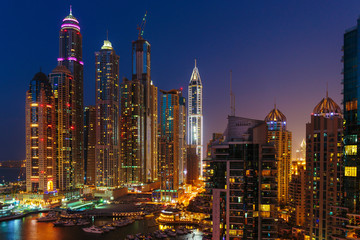 Fototapeta na wymiar General view of Dubai Marina at night from the top