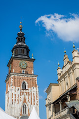 Tour de l'Hôtel de Ville et Place Rynek Głowny à Cracovie