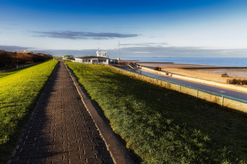 Cuxhaven Döse, Deich und Strand © Wolfgang Knoll