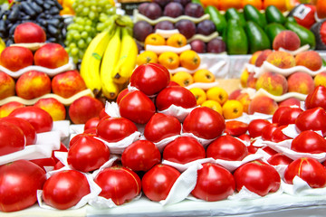 Fototapeta na wymiar Tomatoes, cucumbers and other vegetables are on the market.