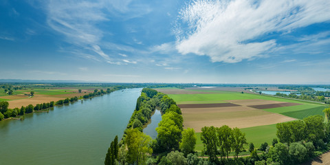 Lufbild der Rhein vor Ludwigshafen