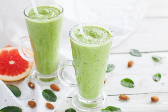 Green Smoothie With Spinach, Grapefruit And Almond Milk