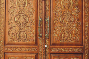 Fototapeta na wymiar Antique doors with patterns
