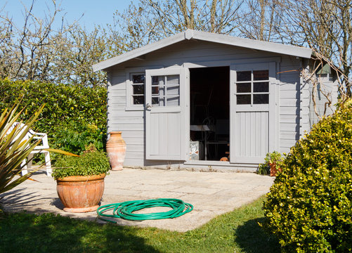 Cabanon de jardin avec terrasse