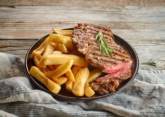 Foto auf Alu-Dibond grilled beef steak and potatoes © Mara Zemgaliete