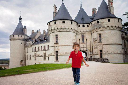 Portrait of a child in front of Chaumont castle