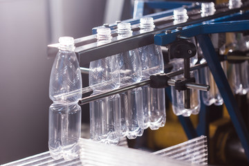 Water factory - Water bottling line for processing and bottling pure spring water into small bottles