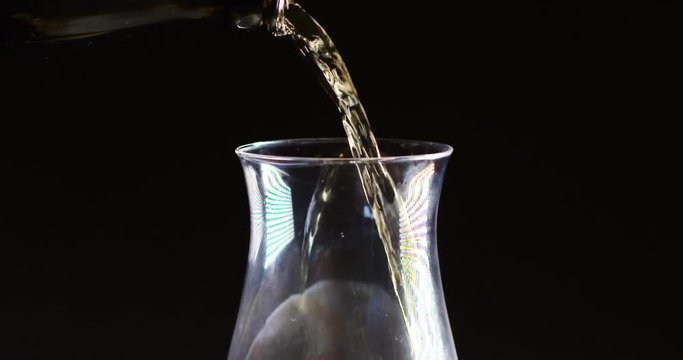 Beer einschenken Slowmotion 300fps