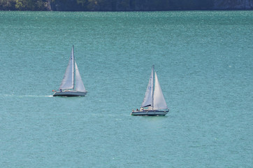 Fototapeta premium dwie żaglówki w Urnersee w Szwajcarii