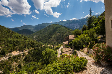 Fototapeta na wymiar Vue panoramique sur le Mont Ventoux et la vallée de Toulourenc, depuis le village de Brantes. Provence, France.