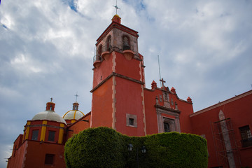 Fototapeta na wymiar Iglesia roja queretana 