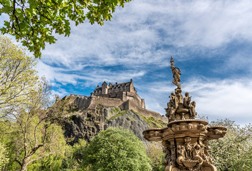 Ross Fountain and Edinburgh Castle (Edinburgh, Scotland)