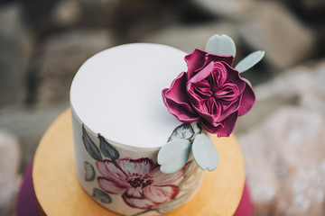 Close up of a flower decoration detail on a burgundy wedding cake