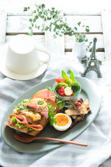 卵とハムのサンドイッチ