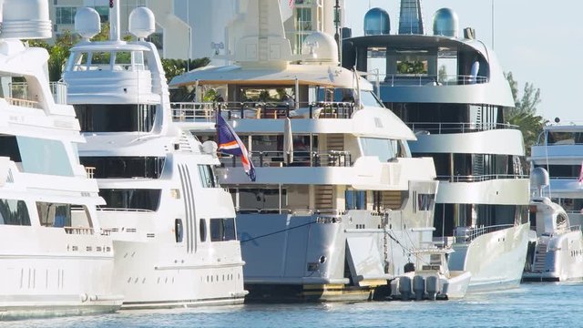 Fort Lauderdale maina bay. Yachts cose-up. Raw video source. Florida, USA