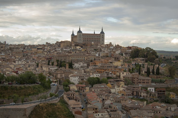 Fototapeta na wymiar Vista de Toledo anocheciendo