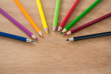 Obraz premium Colored pencils arranged in semi circle